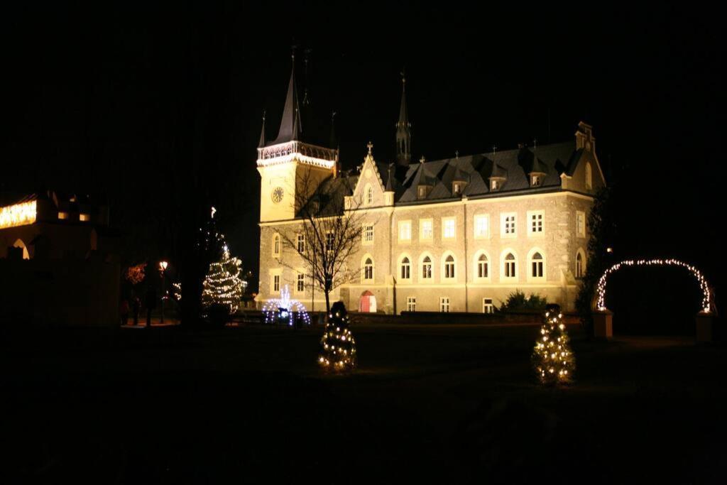 Rodinny Puldomek S Vybavenim A Bazenem Zruc nad Sazavou Exterior photo