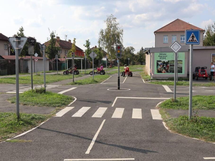 Rodinny Puldomek S Vybavenim A Bazenem Zruc nad Sazavou Exterior photo